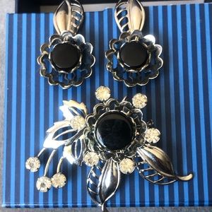 Vtg Flower Brooch Screwback Earrings Set Silver Tone Black Center 50s